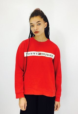 TOMMY HILFIGER 90S SPELL OUT EMBROIDERED SWEATSHIRT