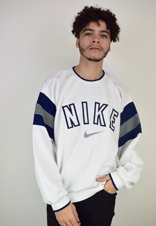 VINTAGE 90'S NIKE SWEATSHIRT