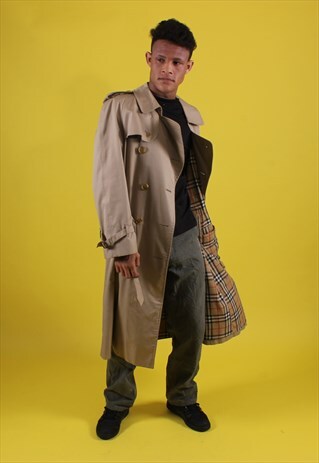 VINTAGE TAN BURBERRYS TRENCHCOAT