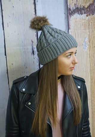 STUNNING BLACK CHUNKY WINTER HAT WITH FAUX FUR BALLS