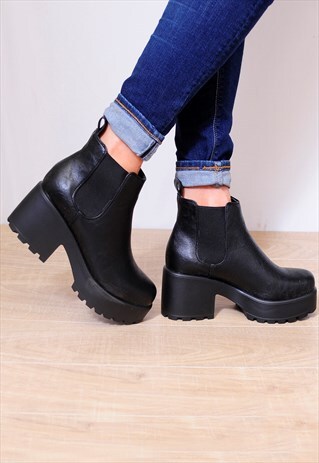 BLACK ELASTICATED PULL ON CLEATED PLATFORMS ANKLE BOOTS