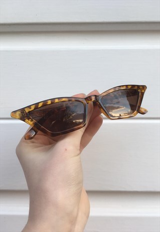 WOMENS 90S BROWN TORTOISE SHELL THIN POINTY SUNGLASSES