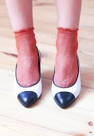 WHITE AND BLACK COLOUR BLOCK POINTED VINTAGE HEELS