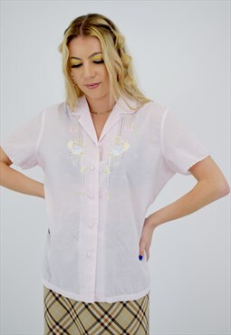 Vintage 90's Shirt in Light Pink with Cute Floral Embroidery
