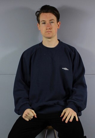 VINTAGE UMBRO SWEATSHIRT IN NAVY BLUE WITH EMBROIDERED LOGO.