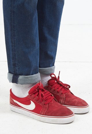 VINTAGE RED NIKE TRAINERS