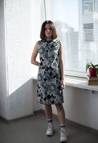 VINTAGE 70'S BLACK/WHITE GEOMETRIC PATTERNED DRESS