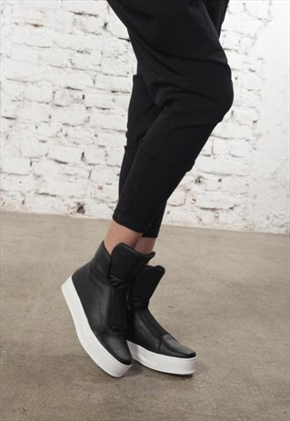 LEATHER SHOES/ BLACK SNEAKERS