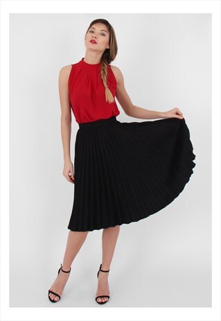 FAUX SUEDE PLEATED MIDI SKIRT IN BLACK