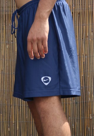 VINTAGE NIKE SHORTS STRIPED