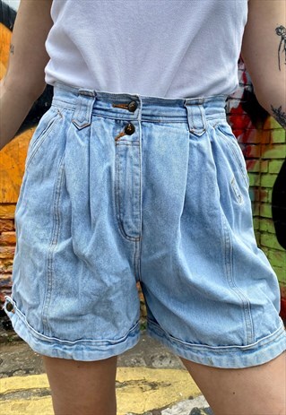VINTAGE 90S DENIM SHORTS IN LIGHT BLUE WASH