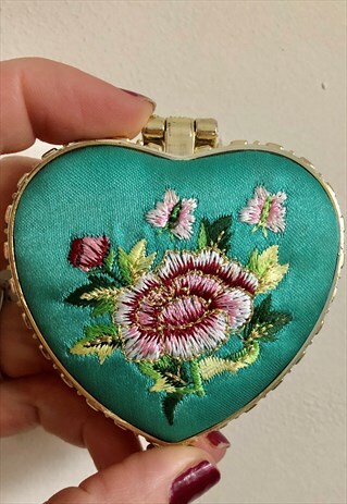 LOVE HEART QUILTED EMBROIDERED MIRROR PURSE ACCESSORY