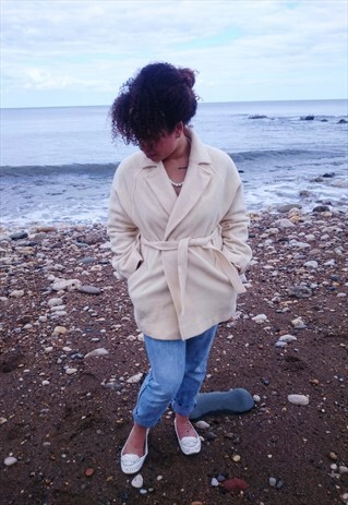 CREAM WRAP RETRO COAT