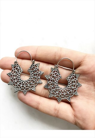 BOHO SILVER METAL HOOP EARRINGS WITH TRIBAL INSPIRED DESIGN