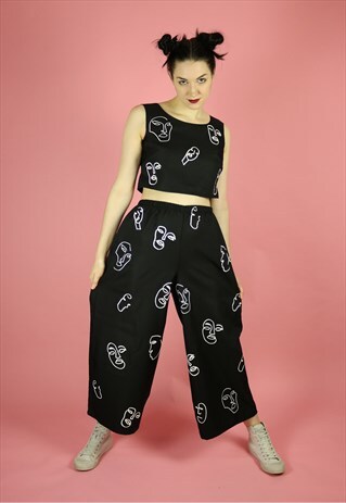 FACES PRINT BLACK WIDE LEG CROP TROUSERS