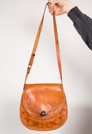 VINTAGE 70'S TAN TOOLED LEATHER SHOULDER SADDLE BAG