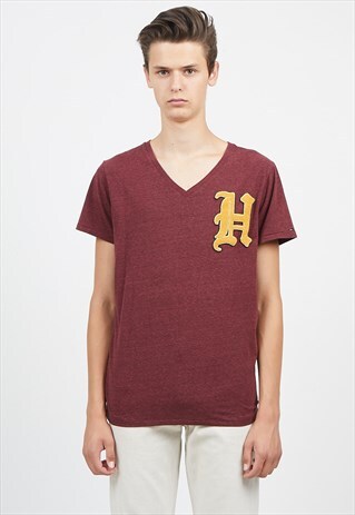 90S VINTAGE BURGUNDY TOMMY HILFIGER LOGO V-NECK T-SHIRT