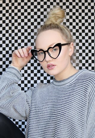 HEART SHAPED RETRO GLASSES WITH BLACK FRAME