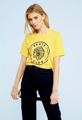 SHORT-SLEEVED MUSTARD TSHIRT VELVET SKATE CLUB GRAPHIC PRINT