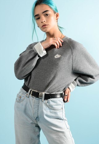 VINTAGE NIKE SWEATSHIRT