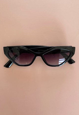 CHUNKY CAT EYE SUNGLASSES - BLACK