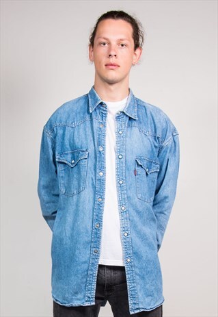 90'S VINTAGE LEVI'S BLUE SNAP FASTEN DENIM SHIRT