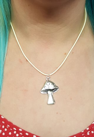 TOADSTOOL PENDANT CREAM NECKLACE
