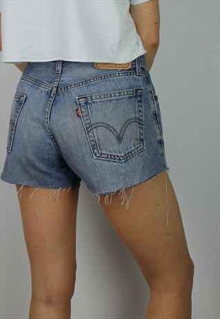 VINTAGE LEVI'S DISTRESSED DENIM SHORTS W RED TAB BACK