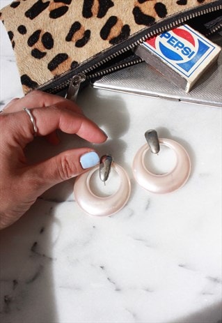 VINTAGE 60S PEARLESCENT HOOP EARRINGS