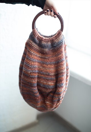 VINTAGE 70'S BROWN WOOL KNITTED WOODEN HANDLE BAG