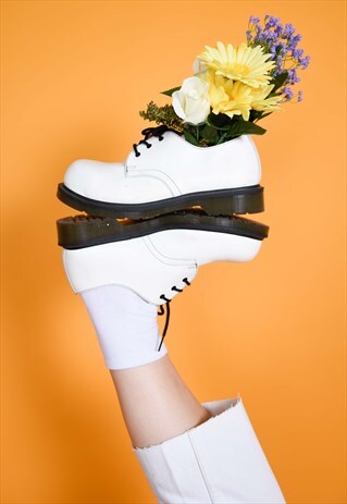 AMAZING DR MARTENS WHITE 1925 SHOES UK 6