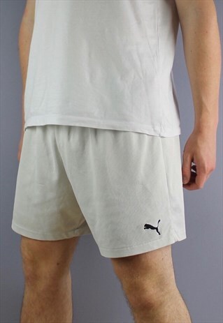VINTAGE PUMA SHORTS IN GREY WITH LOGO AND DRAWSTRINGS. SIZE