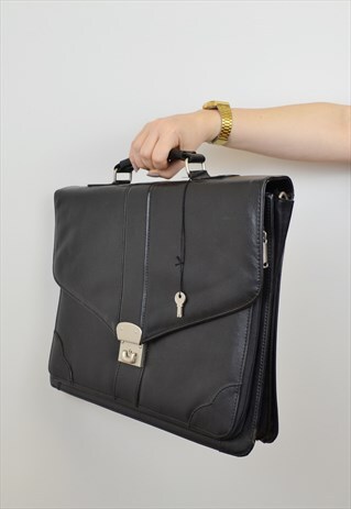 VINTAGE DOCUMENTS CASE