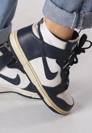 NIKE HI TOPS TRAINERS UK 6, US 6.5Y , EUR 39. (ECK)