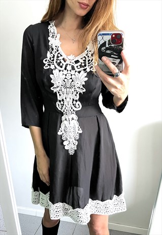 RETRO MIDI BLACK DRESS WITH WHITE LACE - MEDIUM