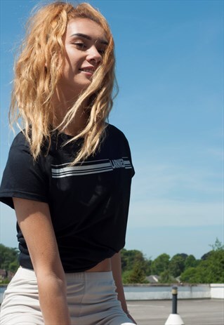 LARNIES BLACK TSHIRT