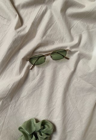 GREEN TINTED LENS SUNGLASSES