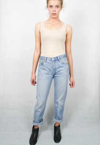 LEVI LIGHT DENIM HIGH WAISTED MOM JEANS W26 L28