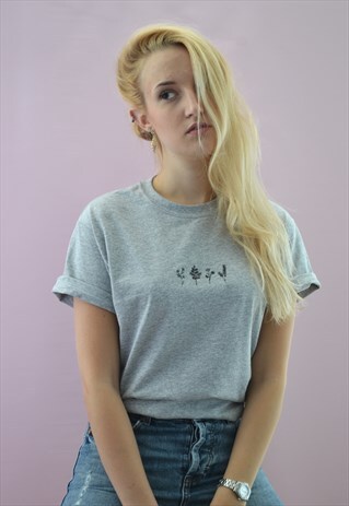 UNISEX T-SHIRT IN GREY WITH FLORAL EMBROIDERY
