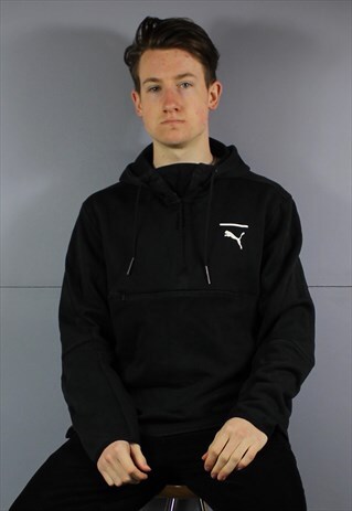 VINTAGE PUMA 1/4 ZIP HOODIE IN BLACK WITH PRINTED LOGO. ZIP