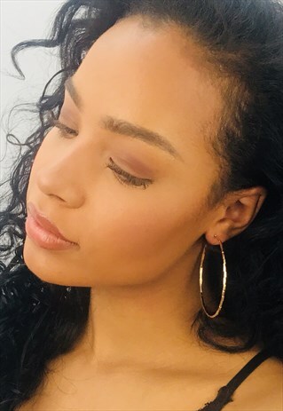 THE THIN TEXTURED GOLD HOOP EARRINGS
