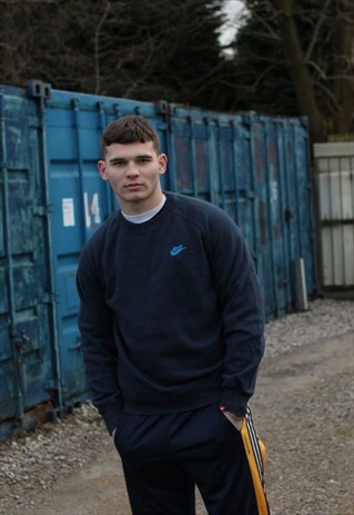 VINTAGE NAVY NIKE SWEATSHIRT