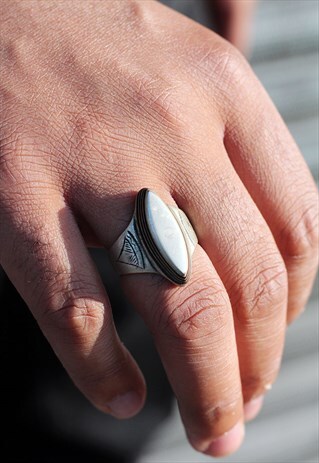 VINTAGE METAL OVAL RING
