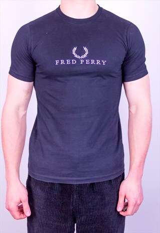 VINTAGE FRED PERRY EMBROIDERY T-SHIRT IN BLACK SMALL