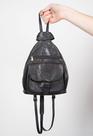 VINTAGE 90'S BLACK LEATHER RUCKSACK