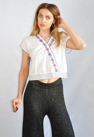 VINTAGE 70S WHITE EMBROIDERED BOHO WRAP CROP TOP
