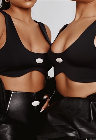 BLACK CROP TOP WITH BADGE DETAIL
