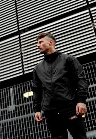 ESSENTIAL ZIP UP SHOWERPROOF WINDBREAKER - BLACK