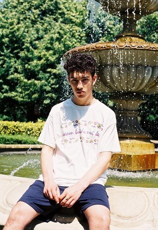 WHITE SHORT SLEEVED T-SHIRT WITH 80'S GEOMETRIC DESIGN
