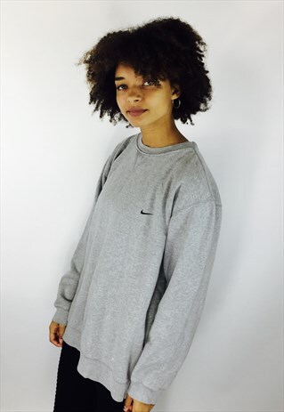 VINTAGE NIKE SWEATSHIRT